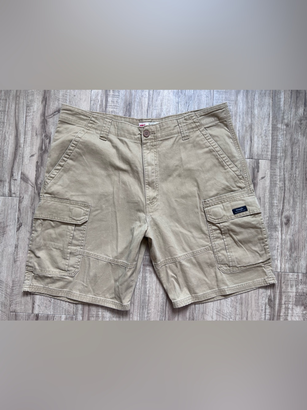 Wrangler relaxed fit Men's Khaki Cargo Shorts cowboy country western neutral